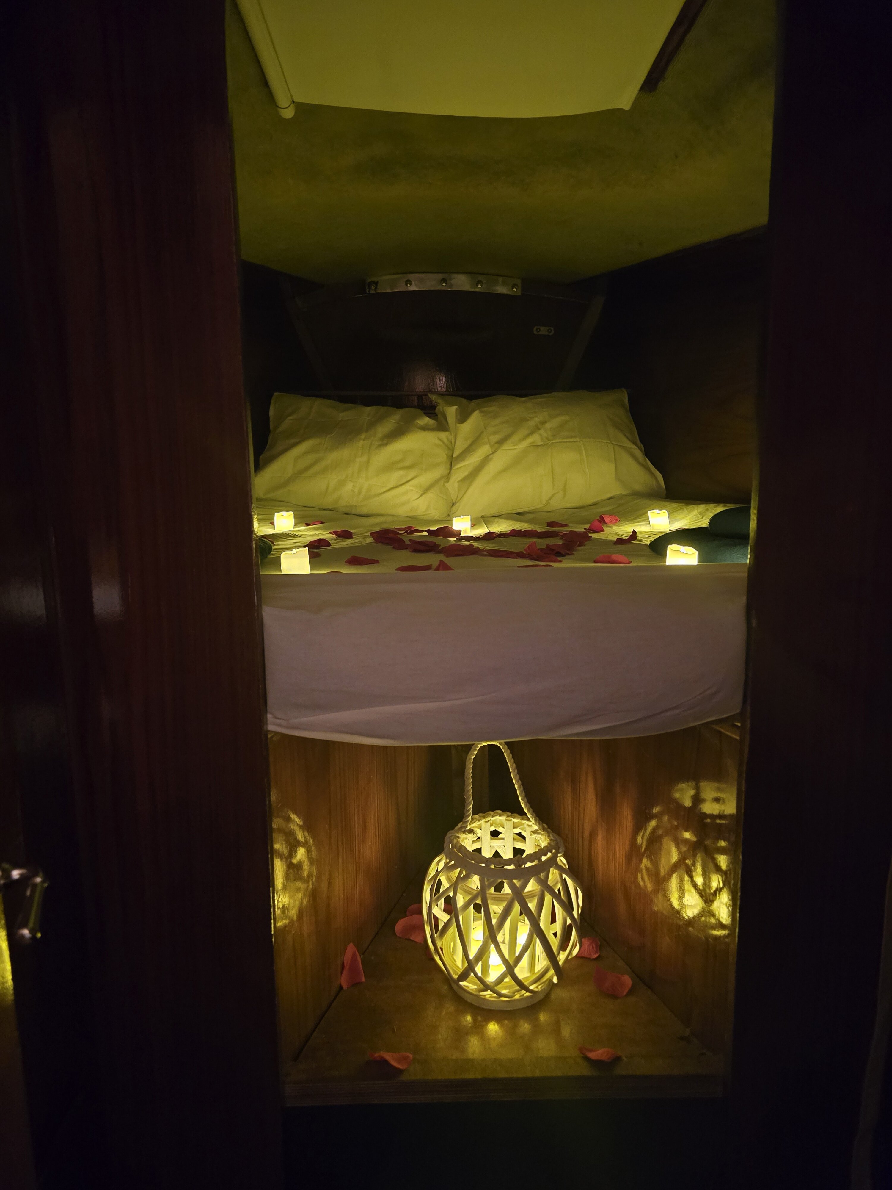 Velero al atardecer en el Port Olímpic de Barcelona